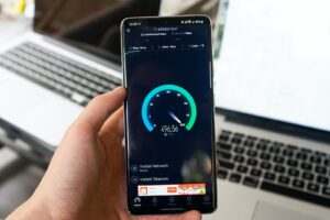 What is a Benefit of 5G mmWave Technology?