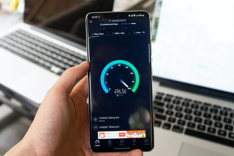 What is a Benefit of 5G mmWave Technology?